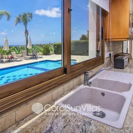 빌라 Family Short Walk To Coral Bay Strip 5 Min And Pub, Shops Etc 페이야