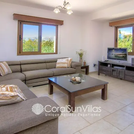 Family Short Walk To Coral Bay Strip 5 Min And Pub, Shops Etc