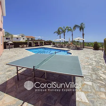 Family Short Walk To Coral Bay Strip 5 Min And Pub, Shops Etc 빌라