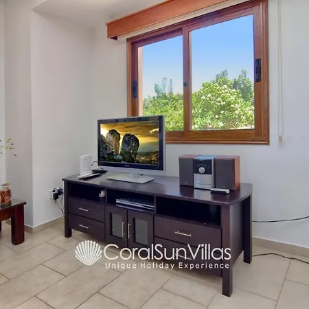 빌라 Family Short Walk To Coral Bay Strip 5 Min And Pub, Shops Etc *