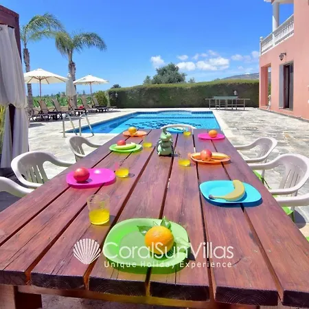 Family Short Walk To Coral Bay Strip 5 Min And Pub, Shops Etc