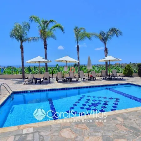 Family Short Walk To Coral Bay Strip 5 Min And Pub, Shops Etc *