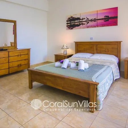 빌라 Family Short Walk To Coral Bay Strip 5 Min And Pub, Shops Etc