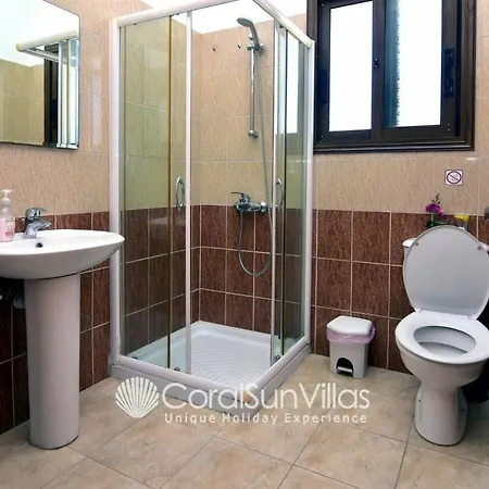 빌라 Family Short Walk To Coral Bay Strip 5 Min And Pub, Shops Etc