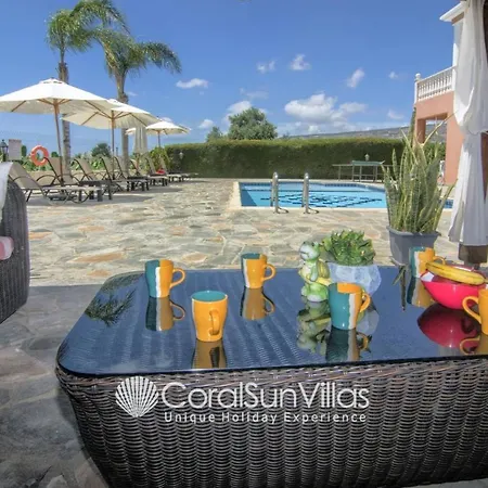 Villa Family Short Walk To Coral Bay Strip 5 Min And Pub, Shops Etc