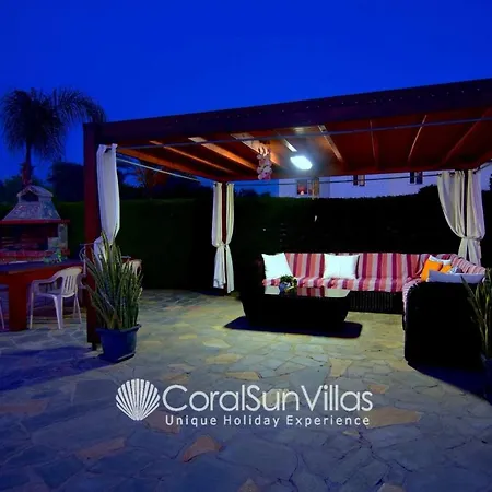 Family Short Walk To Coral Bay Strip 5 Min And Pub, Shops Etc * Peyia