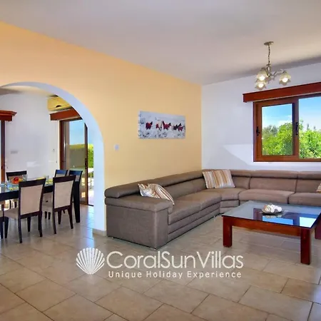 Family Short Walk To Coral Bay Strip 5 Min And Pub, Shops Etc فيلة *