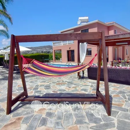 Villa Family Short Walk To Coral Bay Strip 5 Min And Pub, Shops Etc Peyia