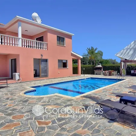 Family Short Walk To Coral Bay Strip 5 Min And Pub, Shops Etc Pégeia