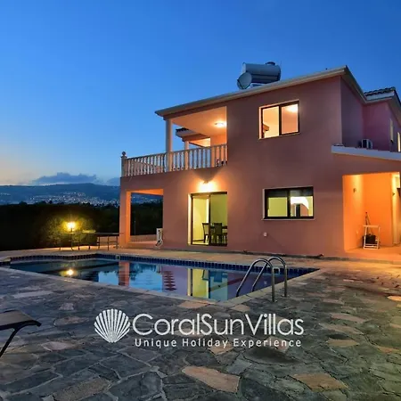 Family Short Walk To Coral Bay Strip 5 Min And Pub, Shops Etc *