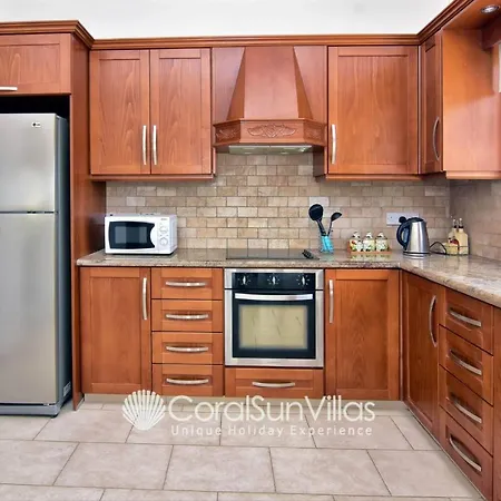 Family Short Walk To Coral Bay Strip 5 Min And Pub, Shops Etc بييا