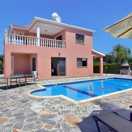 Family Short Walk To Coral Bay Strip 5 Min And Pub, Shops Etc