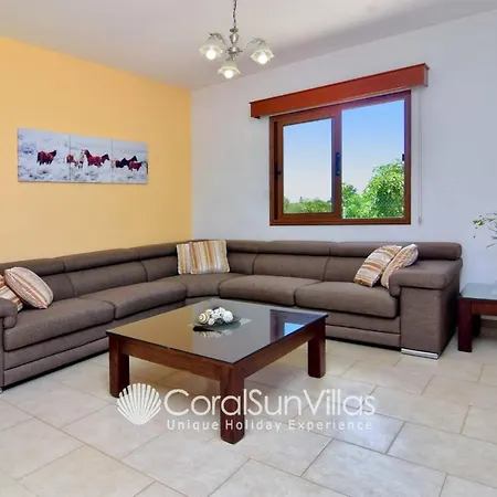 Family Short Walk To Coral Bay Strip 5 Min And Pub, Shops Etc Вилла