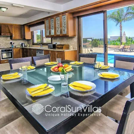 Family Short Walk To Coral Bay Strip 5 Min And Pub, Shops Etc بييا