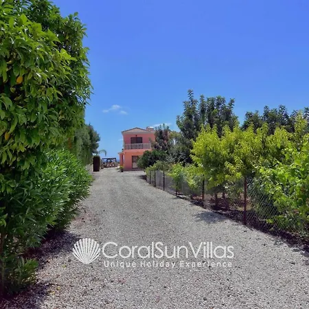 Family Short Walk To Coral Bay Strip 5 Min And Pub, Shops Etc * Peyia