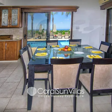 Villa Family Short Walk To Coral Bay Strip 5 Min And Pub, Shops Etc Peyia