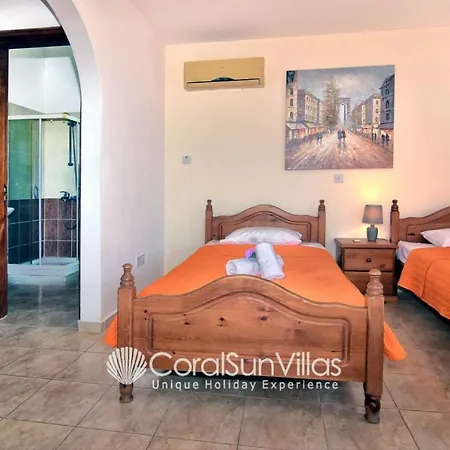 Family Short Walk To Coral Bay Strip 5 Min And Pub, Shops Etc فيلة