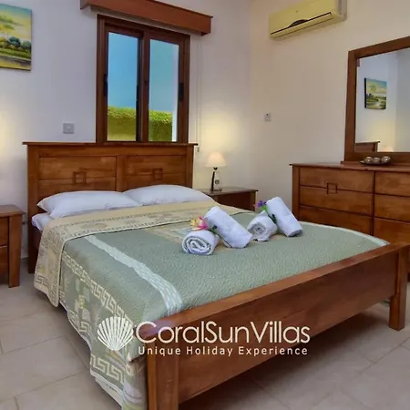 Family Short Walk To Coral Bay Strip 5 Min And Pub, Shops Etc فيلة بييا