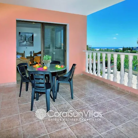 Family Short Walk To Coral Bay Strip 5 Min And Pub, Shops Etc Peyia