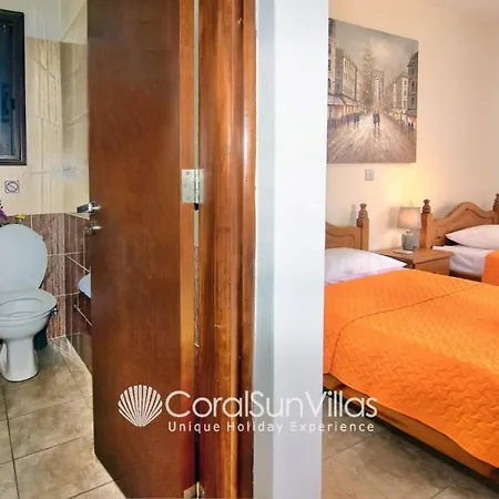 Family Short Walk To Coral Bay Strip 5 Min And Pub, Shops Etc فيلة