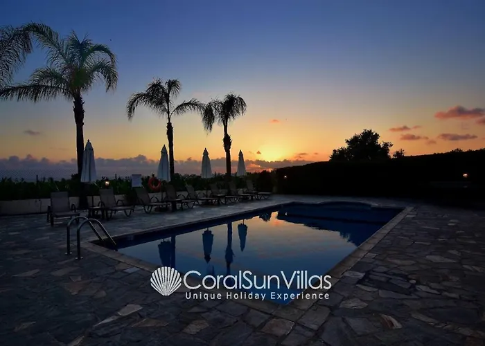 Family Short Walk To Coral Bay Strip 5 Min And Pub, Shops Etc * Peyia