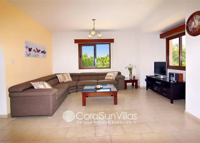 Villa Family Short Walk To Coral Bay Strip 5 Min And Pub, Shops Etc Pégeia