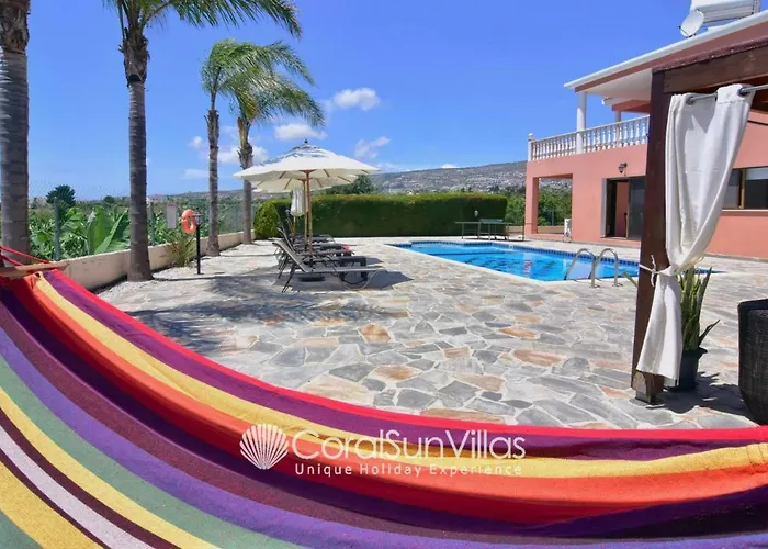 Family Short Walk To Coral Bay Strip 5 Min And Pub, Shops Etc Peyia