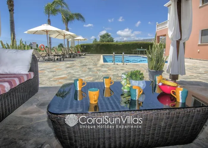 Villa Family Short Walk To Coral Bay Strip 5 Min And Pub, Shops Etc