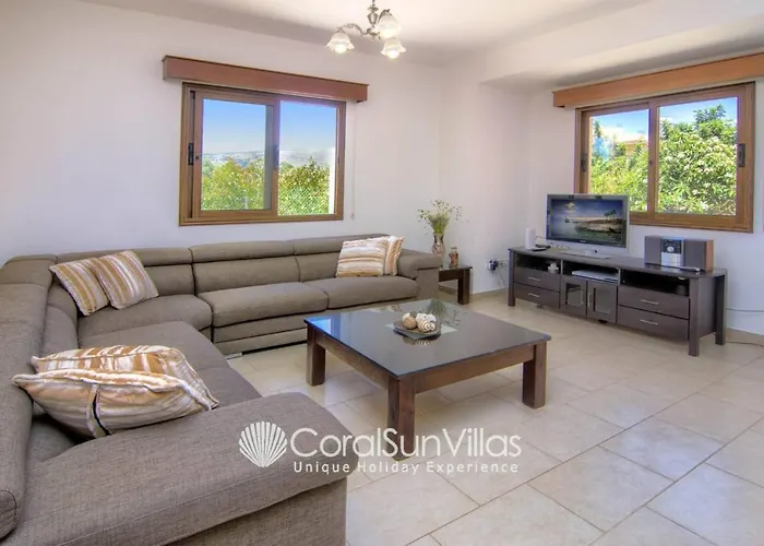 Family Short Walk To Coral Bay Strip 5 Min And Pub, Shops Etc