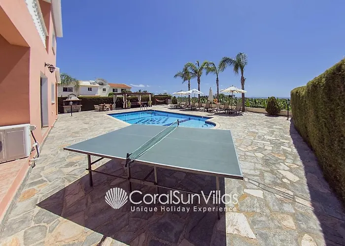 Family Short Walk To Coral Bay Strip 5 Min And Pub, Shops Etc Villa