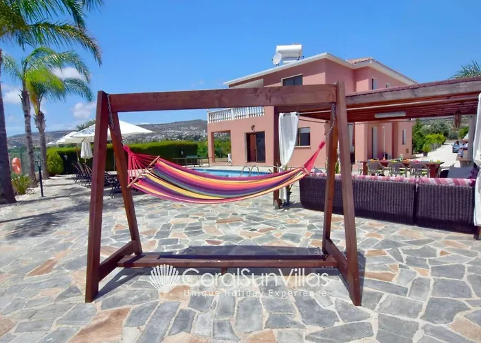 Villa Family Short Walk To Coral Bay Strip 5 Min And Pub, Shops Etc Peyia