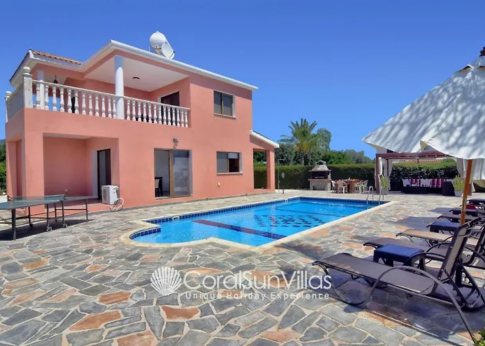 Family Short Walk To Coral Bay Strip 5 Min And Pub, Shops Etc Peyia