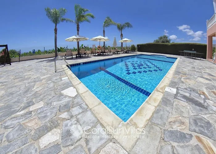 Villa Family Short Walk To Coral Bay Strip 5 Min And Pub, Shops Etc