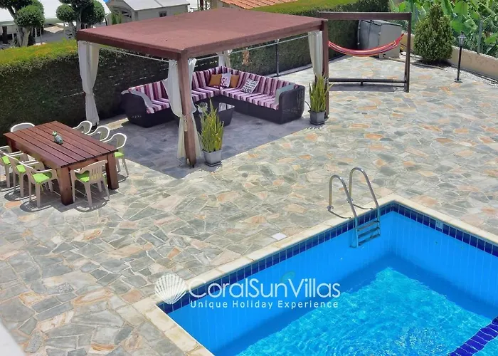 Villa Family Short Walk To Coral Bay Strip 5 Min And Pub, Shops Etc *