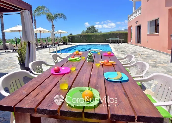 Family Short Walk To Coral Bay Strip 5 Min And Pub, Shops Etc