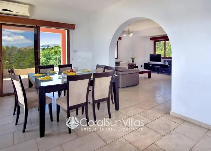 Family Short Walk To Coral Bay Strip 5 Min And Pub, Shops Etc Pégeia