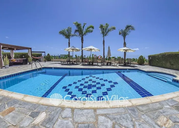 Family Short Walk To Coral Bay Strip 5 Min And Pub, Shops Etc Villa *