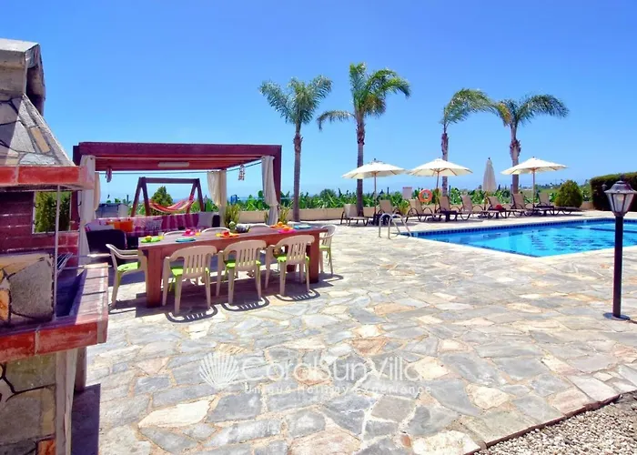 Family Short Walk To Coral Bay Strip 5 Min And Pub, Shops Etc *