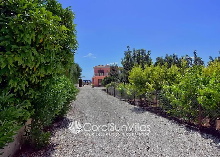 Family Short Walk To Coral Bay Strip 5 Min And Pub, Shops Etc * Pégeia