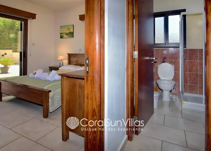 Family Short Walk To Coral Bay Strip 5 Min And Pub, Shops Etc * Pégeia