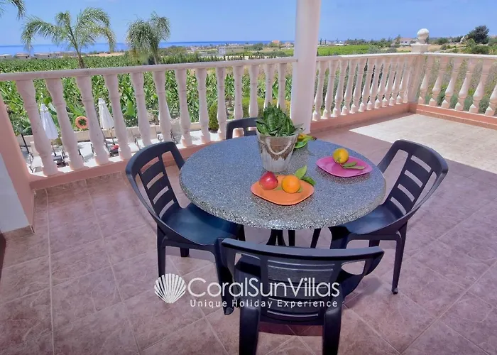 Family Short Walk To Coral Bay Strip 5 Min And Pub, Shops Etc *