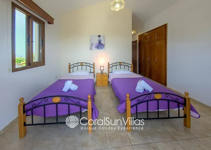 Family Short Walk To Coral Bay Strip 5 Min And Pub, Shops Etc * Peyia