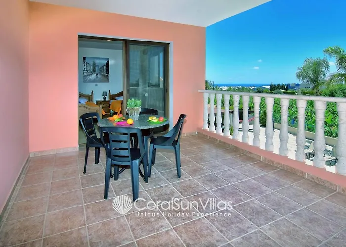 Family Short Walk To Coral Bay Strip 5 Min And Pub, Shops Etc Peyia