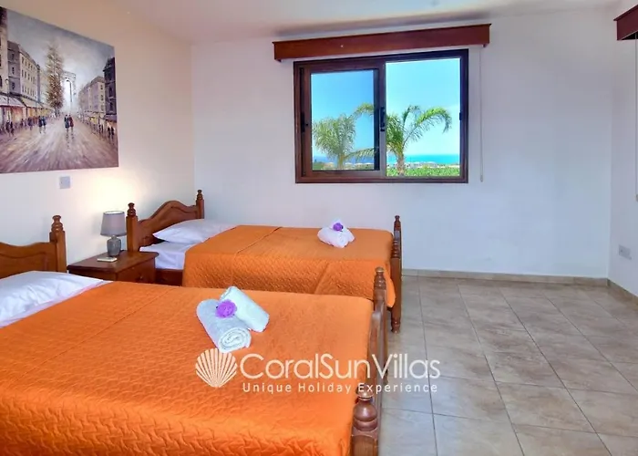 Family Short Walk To Coral Bay Strip 5 Min And Pub, Shops Etc * Peyia