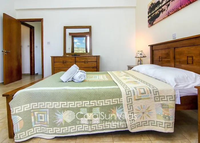 Family Short Walk To Coral Bay Strip 5 Min And Pub, Shops Etc Pégeia