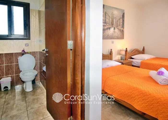 Family Short Walk To Coral Bay Strip 5 Min And Pub, Shops Etc Villa