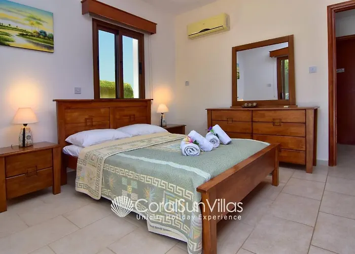 Villa Family Short Walk To Coral Bay Strip 5 Min And Pub, Shops Etc Pégeia