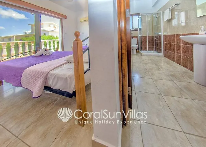 Villa Family Short Walk To Coral Bay Strip 5 Min And Pub, Shops Etc